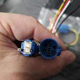 Foto inzerátu Tlačítkové Spínače 2 kusy viz foto. 