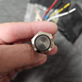 Foto inzerátu Tlačítkové Spínače 2 kusy viz foto. 