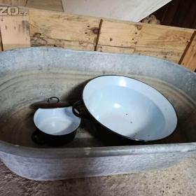 Fotka k inzerátu Stará plechová vanička, mísa a malý kastrůlek s poklicí / 19312888
