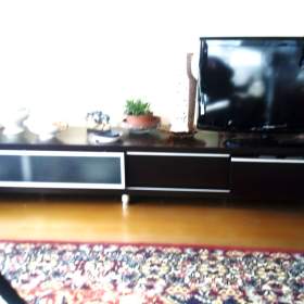 Foto inzerátu Prodám televizní komodu se čtyřmi přihrádkami