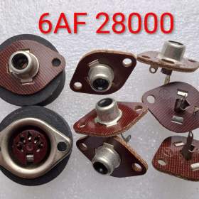 Foto inzerátu Zásuvka cinč panelová pertinax = 6AF 28000