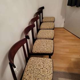 Stůl a židle  / 19602839