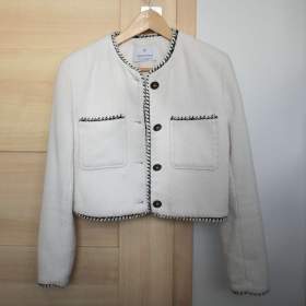 Fotka k inzerátu Prodám krátké bílé sako / 16874412