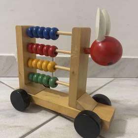 Foto inzerátu Dětské dřevěné počítadlo na kolečkách.