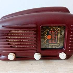 Foto inzerátu Originální bytová dekorace - tři starožitná elektronková rádia řady Talisman
