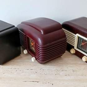 Foto inzerátu Originální bytová dekorace - tři starožitná elektronková rádia řady Talisman