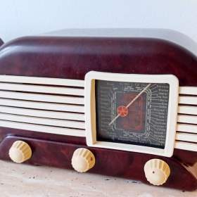 Foto inzerátu Originální bytová dekorace - tři starožitná elektronková rádia řady Talisman