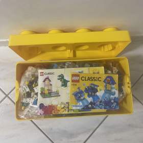 Foto inzerátu Lego box 940 dílků.