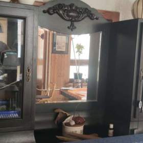 Foto inzerátu Sekretář starožitný.