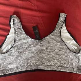 Foto inzerátu Podprsenka. Vel. 105 F