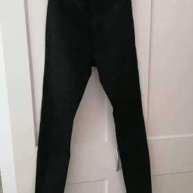 Foto inzerátu Oblečení na slečnu