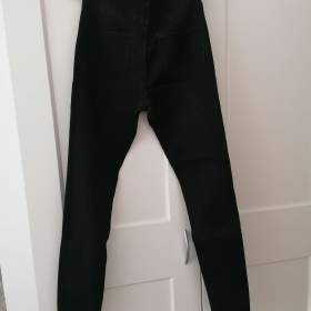 Foto inzerátu Oblečení na slečnu