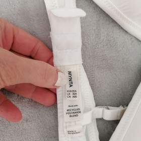 Foto inzerátu Dámské oblečení