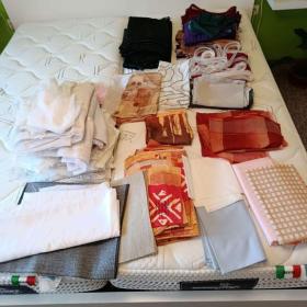 Fotka k inzerátu Různé látky, záclony, a pod. / zbytky i celé / 19312888