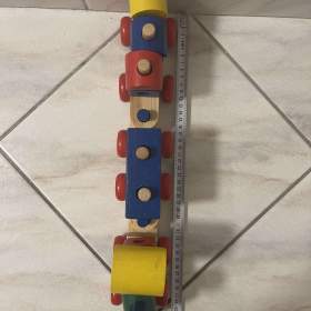 Foto inzerátu Dřevěný vláček s kostkami.