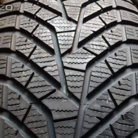 Sada pěkných zimních pneu SUV 255/45 R20 105V Yokohama / 19615579
