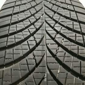 Sada pěkných zimních pneu 215/55 R17 Goodyear / 19616864