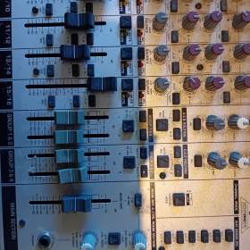 Foto inzerátu Mixážní pult