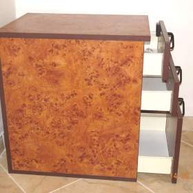 Foto inzerátu Uzamykatelná komoda v bezvadném stavu. bez poškození.