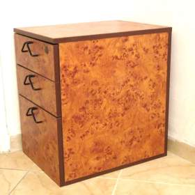 Foto inzerátu Uzamykatelná komoda v bezvadném stavu. bez poškození.