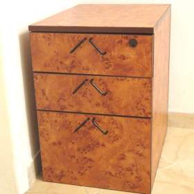 Foto inzerátu Uzamykatelná komoda v bezvadném stavu. bez poškození.