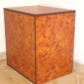 Foto inzerátu Uzamykatelná komoda v bezvadném stavu. bez poškození.