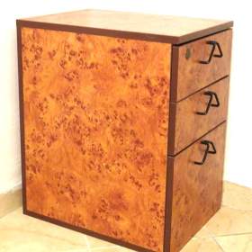 Foto inzerátu Uzamykatelná komoda v bezvadném stavu. bez poškození.