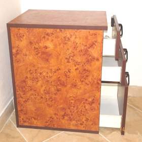 Fotka k inzerátu Uzamykatelná komoda v bezvadném stavu. bez poškození. / 12038395