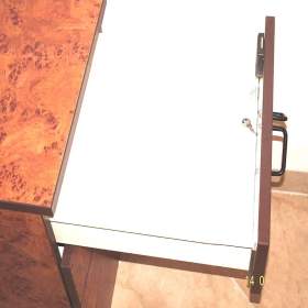 Foto inzerátu Uzamykatelná komoda v bezvadném stavu. bez poškození.