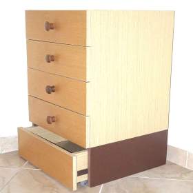 Foto inzerátu Praktická skříňka s prostornými zásuvkami.