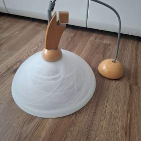 Foto inzerátu Krásný lustr kombinace dřevo mléčné sklo, český výrobce