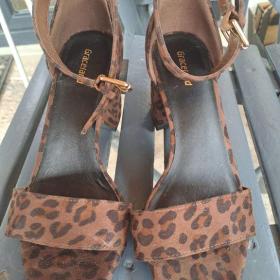 Dámské tygrované boty vel. 37 zn. Reserved / 19619003