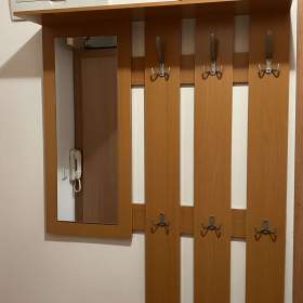 Fotka k inzerátu Věšáková stěna se zrcadlem / 15980512