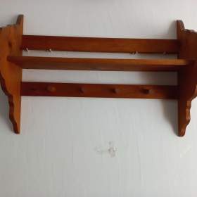 Foto inzerátu Prodám závěsnou retro poličku ze dřeva