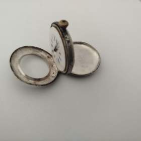 Foto inzerátu Staré stříbrné hodinky (Jeptišky)