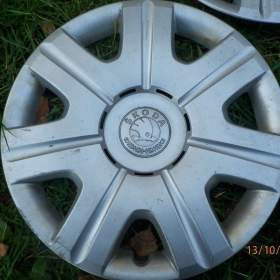 Foto inzerátu 4x Originál poklice kol na ŠKODA FABIA 2  14tky. cena:800kč všechny.