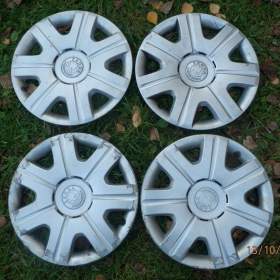 Foto inzerátu 4x Originál poklice kol na ŠKODA FABIA 2  14tky. cena:800kč všechny.