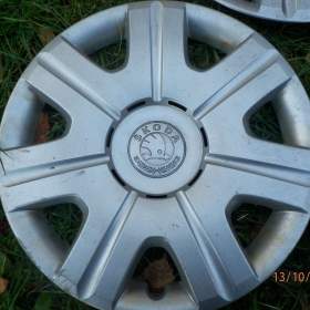 Foto inzerátu 4x Originál poklice kol na ŠKODA FABIA 2  14tky. cena:800kč všechny.