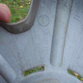 Foto inzerátu 4x Originál poklice kol na ŠKODA FABIA 2  14tky. cena:800kč všechny.