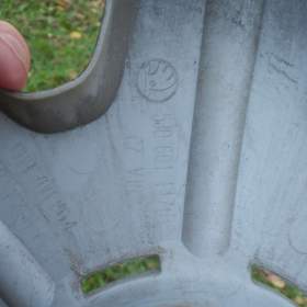 Foto inzerátu 4x Originál poklice kol na ŠKODA FABIA 2  14tky. cena:800kč všechny.