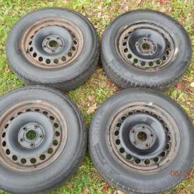 4xObutá zimní sada kol na ŠKODA OCTAVIA 2 15tky. ET47 195/65 R15 2x7,2MM 2x6,5MM / 19624105