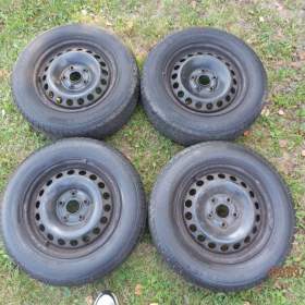 4xObutá zimní sada na ŠKODA OCTAVIA 2 15tky. ET47 BARUM 195/65 R15 4x7,3MM / 19625176