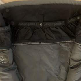 Foto inzerátu Bunda HORSEfeathers na snowboard