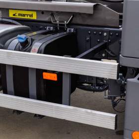 Foto inzerátu MERCEDES AXOR 1829 / 18T HÁKOVÝ NOSIČ KONTEJNERŮ EU5