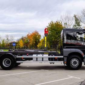Foto inzerátu MERCEDES AXOR 1829 / 18T HÁKOVÝ NOSIČ KONTEJNERŮ EU5