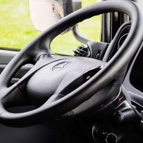 Foto inzerátu MERCEDES AXOR 1829 / 18T HÁKOVÝ NOSIČ KONTEJNERŮ EU5