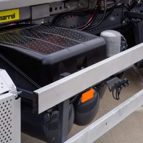 Foto inzerátu MERCEDES AXOR 1829 / 18T HÁKOVÝ NOSIČ KONTEJNERŮ EU5