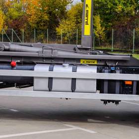 Foto inzerátu MERCEDES AXOR 1829 / 18T HÁKOVÝ NOSIČ KONTEJNERŮ EU5