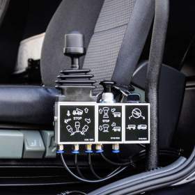 Foto inzerátu MERCEDES AXOR 1829 / 18T HÁKOVÝ NOSIČ KONTEJNERŮ EU5