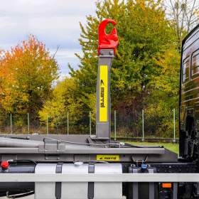 Foto inzerátu MERCEDES AXOR 1829 / 18T HÁKOVÝ NOSIČ KONTEJNERŮ EU5